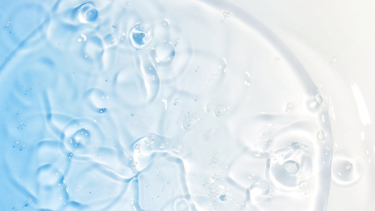 Najlepsze składniki na skórę skłonną do niedoskonałości